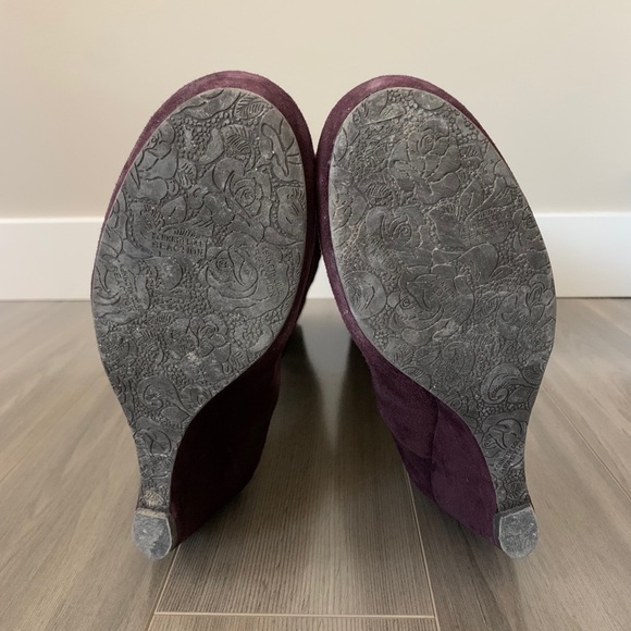 Kenneth Cole Reaction Suede Wedge Boots, 7.5 - Picture 5 of 7